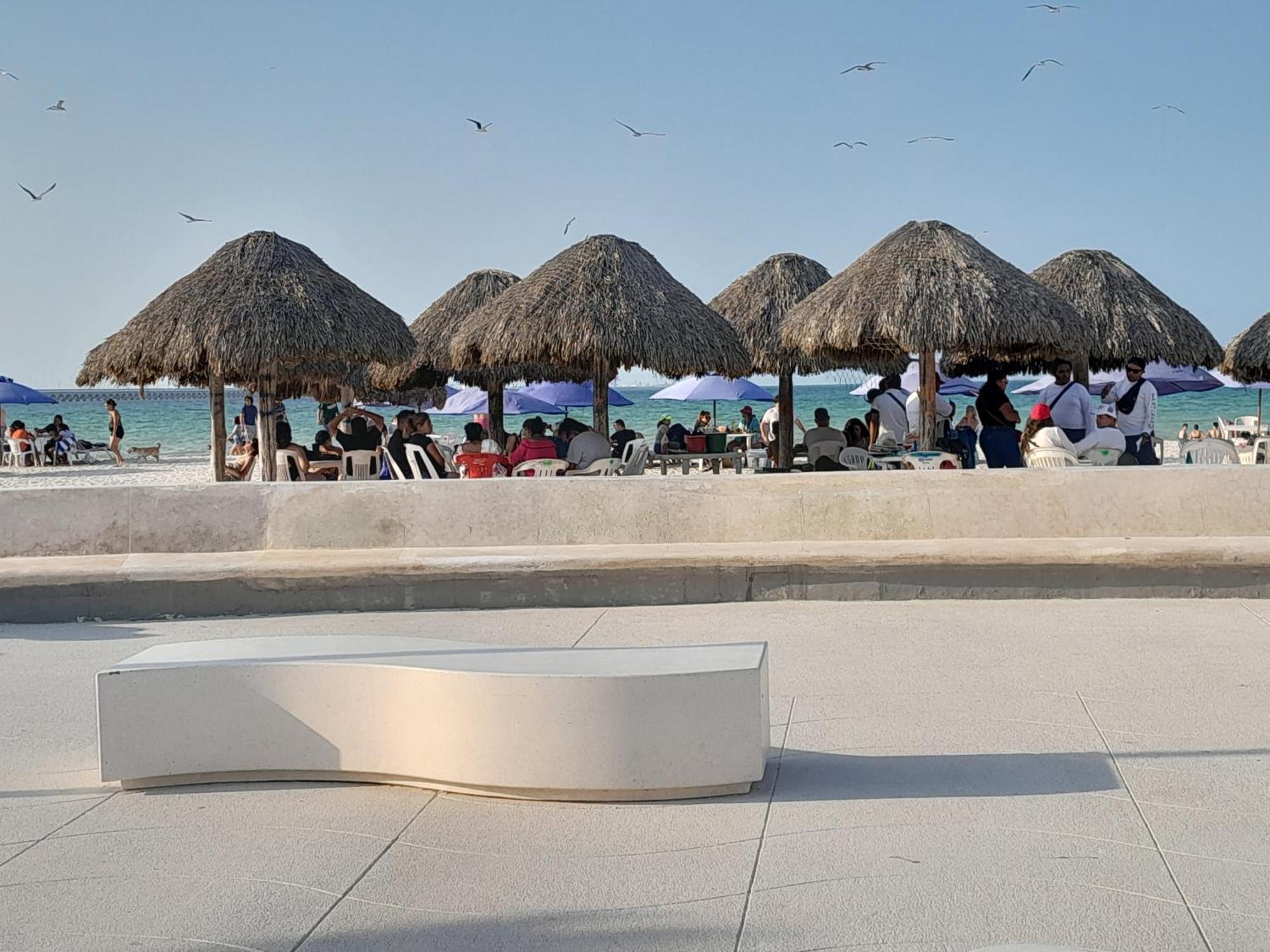 Malecon Beach House In Progreso 1 Block From Beach Eksteriør billede