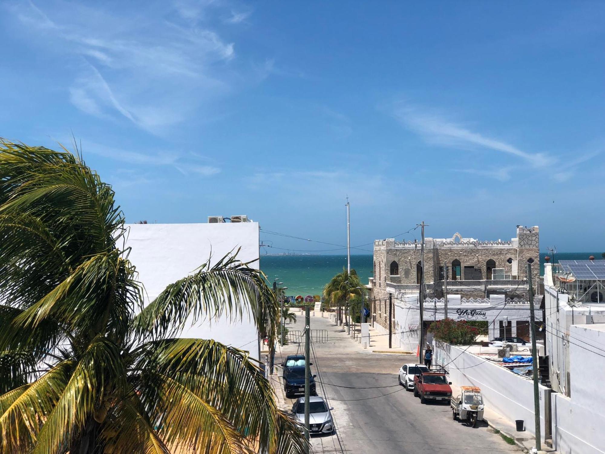 Malecon Beach House In Progreso 1 Block From Beach Eksteriør billede