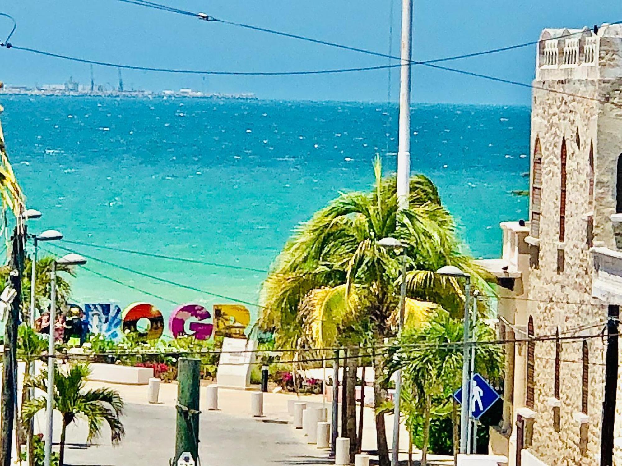 Malecon Beach House In Progreso 1 Block From Beach Eksteriør billede